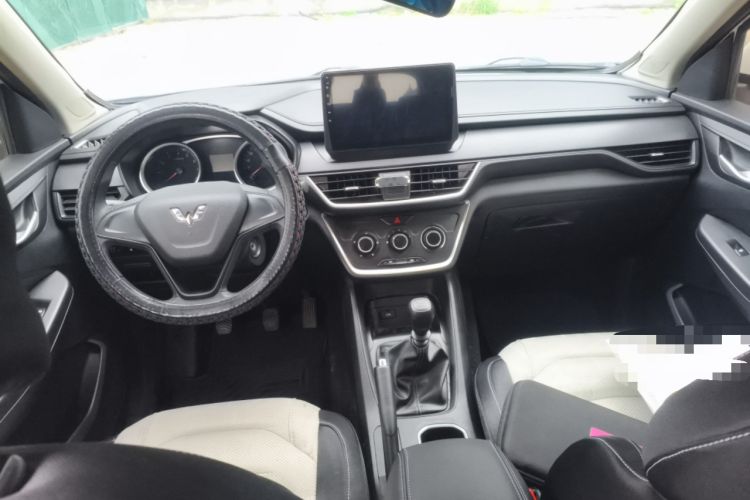Used Wuling Hongguang S3 2019 1.5L Manual Standard Version China VI Standard Center Console