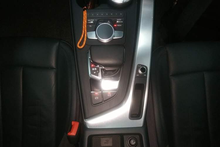 Used Audi A4L 2018 30th Anniversary Edition 40 TFSI Fashion Model