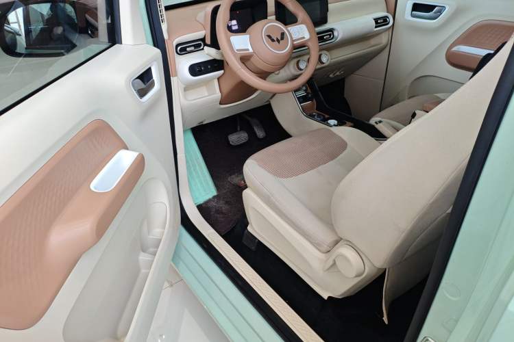 Used Wuling Hongguang MINIEV 2024 3rd Generation 215km Advanced Version
