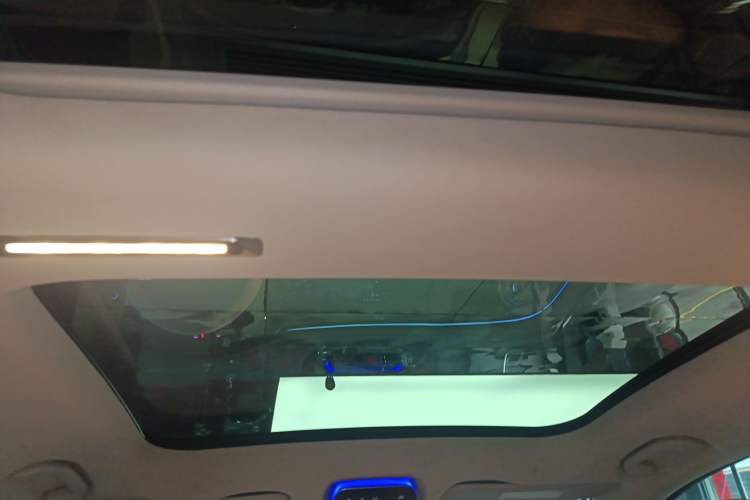 Used Mercedes-Benz EQS SUV 2023 450 4MATIC Pioneer Edition Headliner