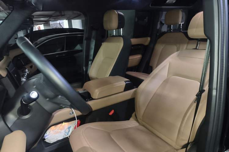 Used Land Rover Defender 2025 110 3.0T P400 – Dynamic HSE Left Front Seat