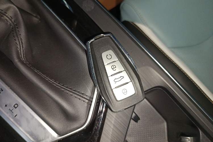 Used Geely Auto Emgrand S 2022 1.4T CVT Crossover Player Edition Vehicle Key