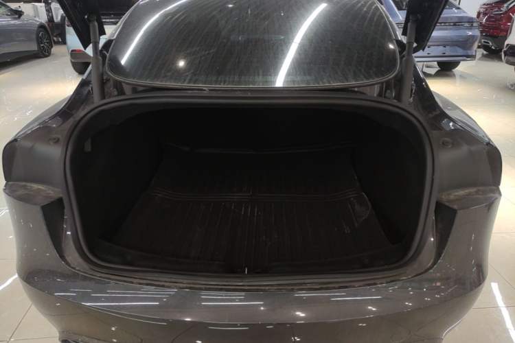 Used Tesla Model 3 2025 Rear-Wheel-Drive Version
