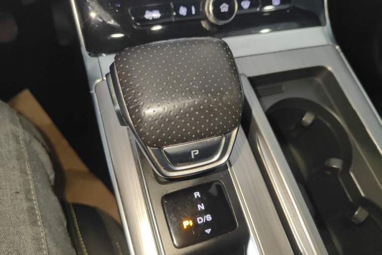 Used Roewe RX5 2020 PLUS 300TGI Automatic Ali National Style Luxury Edition Gear Lever