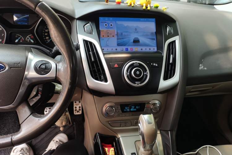 Used Ford Focus 2012 Hatchback 1.6L Automatic Fashion Edition Audio And AC Panel