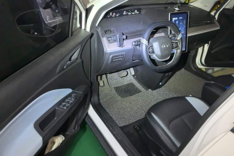 Used NETA V 2021 Long-Range Entertainment Edition Driver Seat