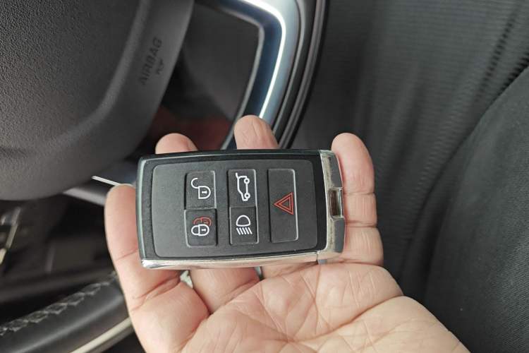 Used Land Rover Discovery Sport 2020 249 PS R-Dynamic Performance Edition
