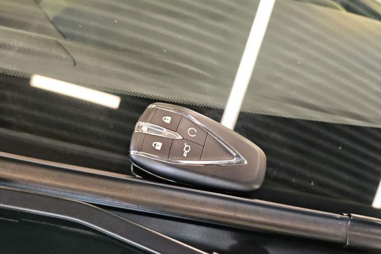 Used Changan UNI-V iDD 2023 ZhiDian iDD 1.5T 113km Smart & Fun Version
