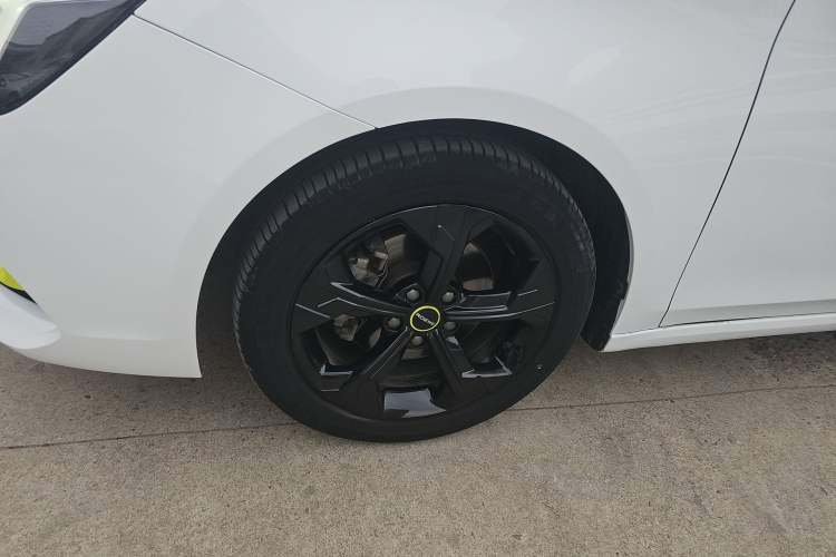 Used Roewe i6 MAX 2020 300TGI Automatic "Swell Cool Smart Drive" Edition Left Front Wheel Hub