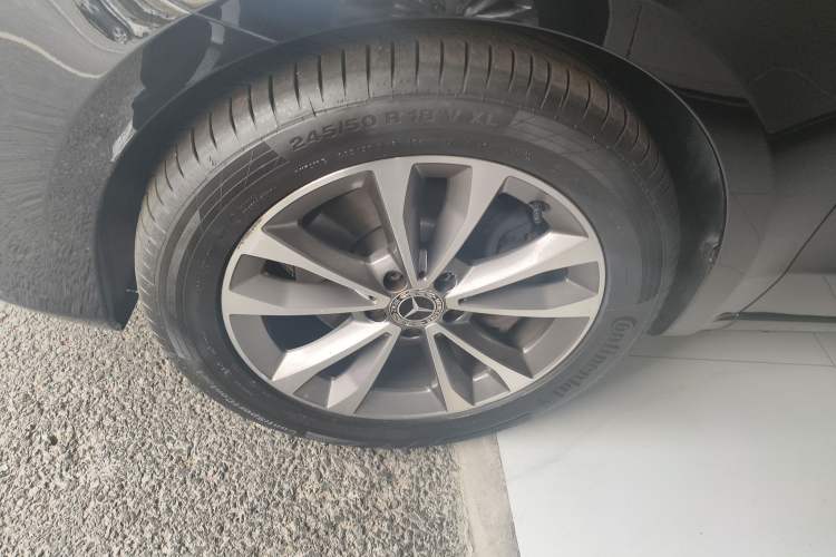 Used Mercedes-Benz V-Class 2021 V 260 Avantgarde Edition Exterior 4