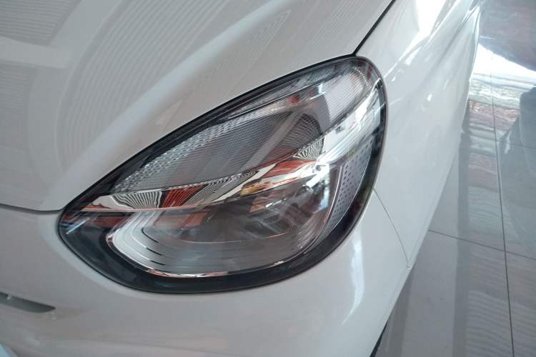 Used Roewe Clever 2021 302 km New Four-Seater Super-Efficient Version