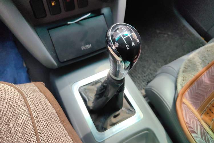 Used Huanghai Qisheng V3 2011 2.0L Ultra-Luxury Version Gear Lever