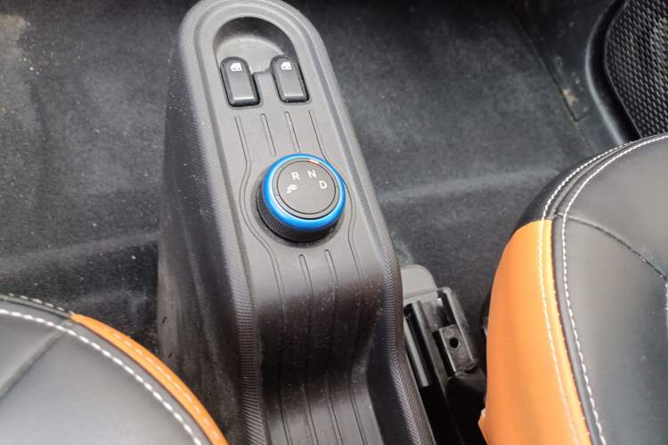 Used Wuling Hongguang MINIEV 2022 Macaron Fashion Model Lithium Iron Phosphate Gear Lever