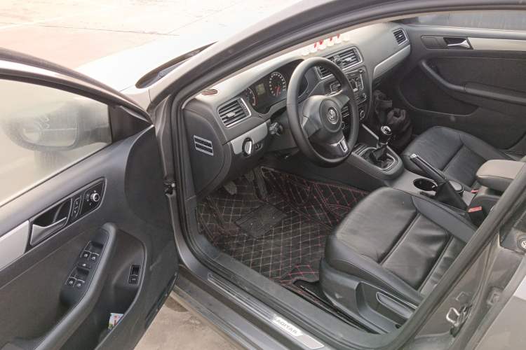 Used Volkswagen Sagitar 2014 1.6L Manual Comfort Model