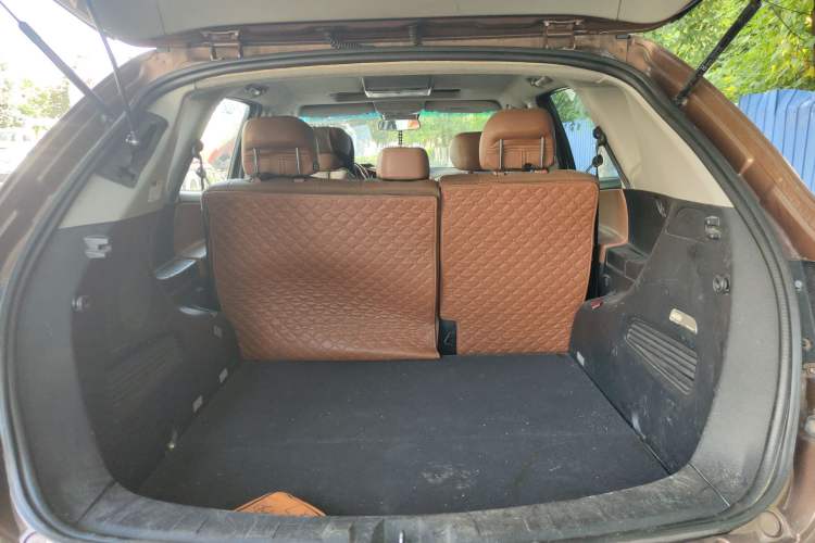 Used Luxgen Great 7 SUV 2013 Limited-Edition Sharp Edition 2.2T All-Wheel-Drive Prestige Model Trunk