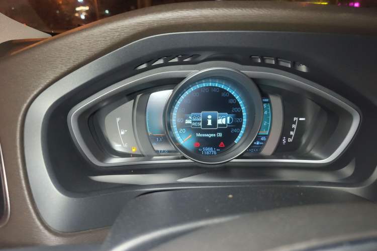 Used Volvo V40 2013 2.0T Zhiya Edition
