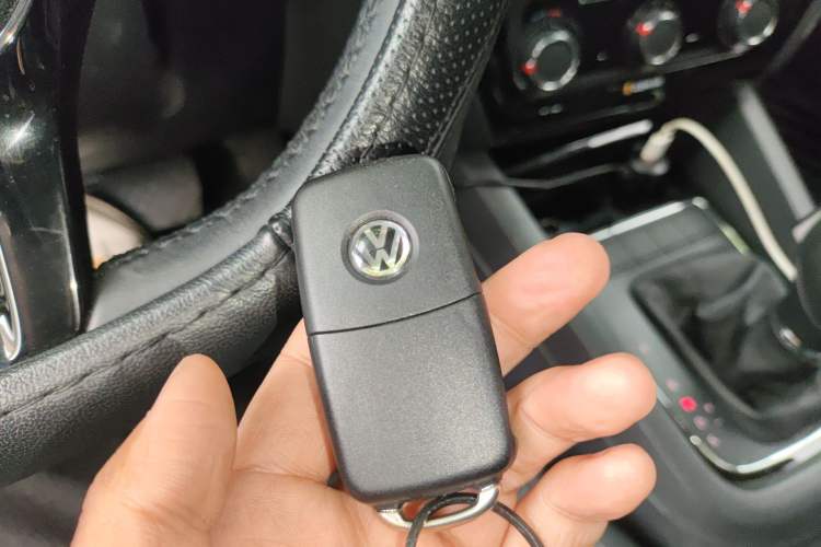 Used Volkswagen Sagitar 2017 230TSI Automatic Comfort Version Vehicle Key