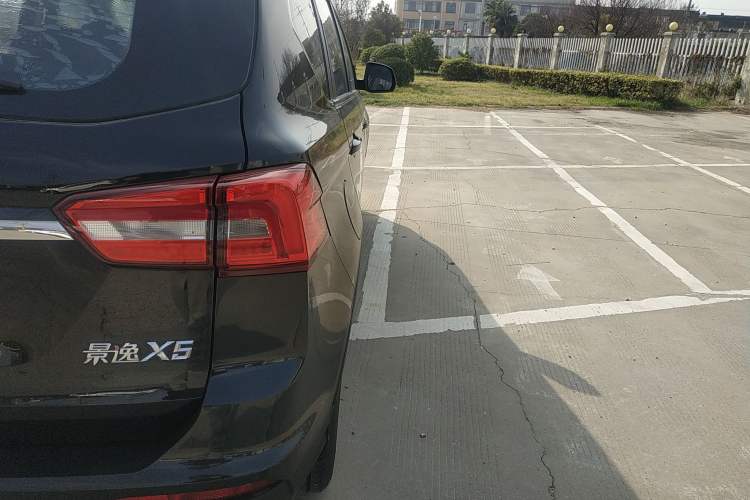 Used FORTHING Joyear X5 2017 1.6L CVT Luxury Model
