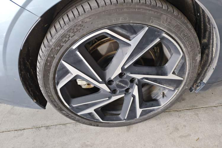 Used Lynk & Co Z10 2025 95 kWh 702 km All-Wheel Drive Intelligent Driving Ultra
