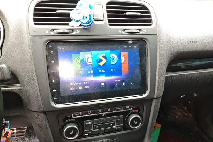 Used Volkswagen Golf 2012 1.4TSI Luxury Convertible Edition Audio And AC Panel