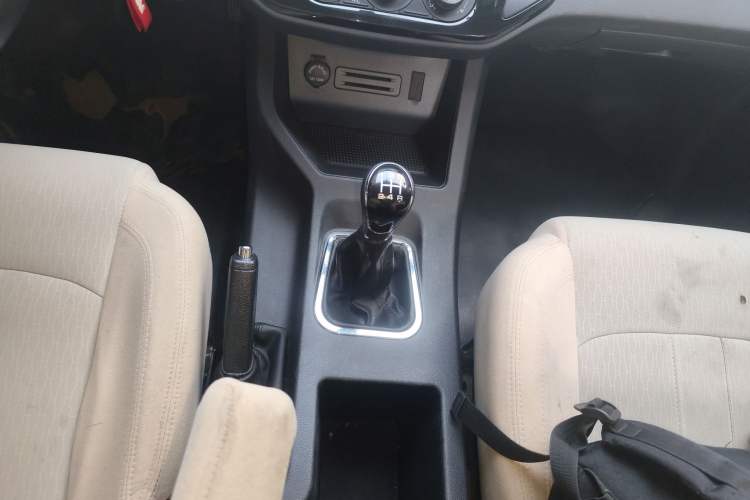 Used FORTHING Lingzhi 2022 Striving Version M5L 1.6L Base Model 7 Seats
