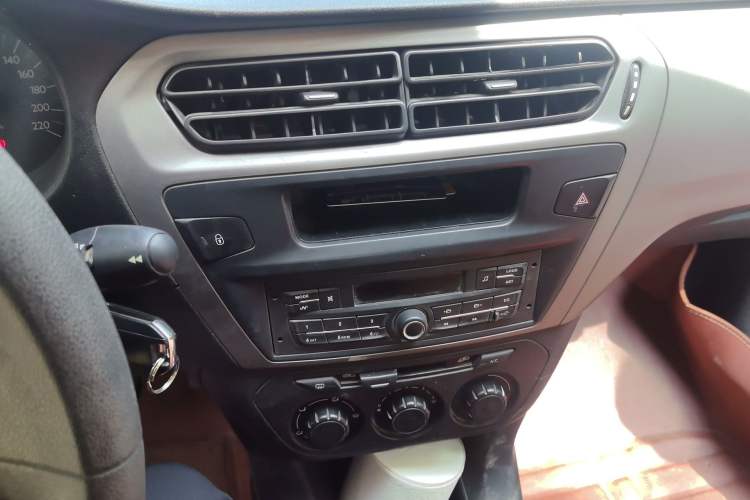 Used Citroen Elysee 2015 Zhishang Edition 1.6L Manual Fashion Model Audio And AC Panel