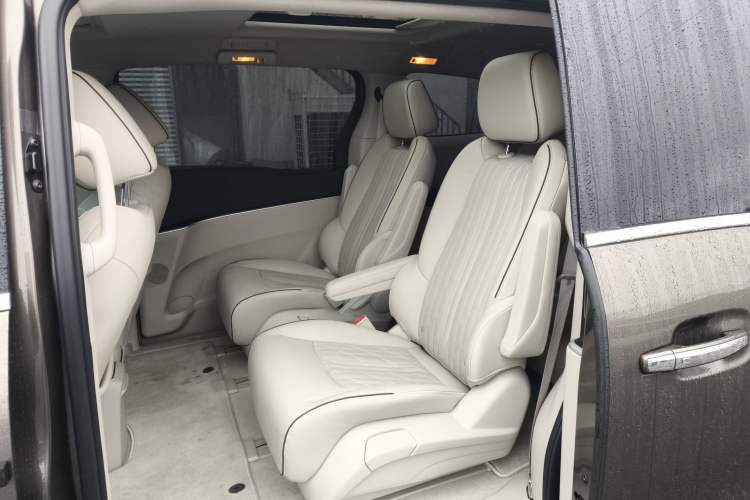 Used Buick GL8 2023 Land Executive Class Deluxe Model