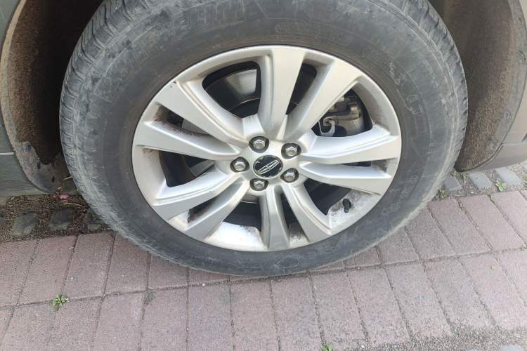 Used Lincoln MKX 2015 2.0T Two-Wheel Drive Deluxe Edition Right Front Wheel Hub