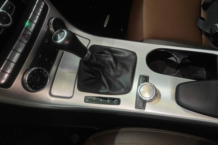 Used Mercedes-Benz SLK-Class 2011 SLK 200 Fashion Model