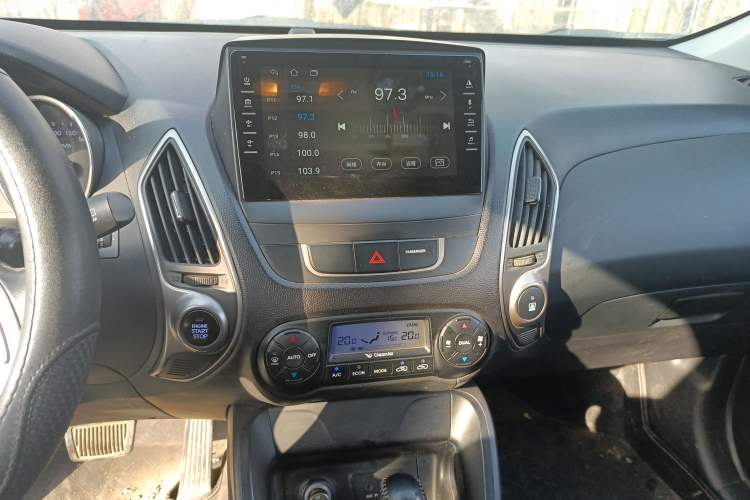 Used Hyundai ix35 2013 2.0L Automatic Two-Wheel Drive Smart GLS China IV Standard