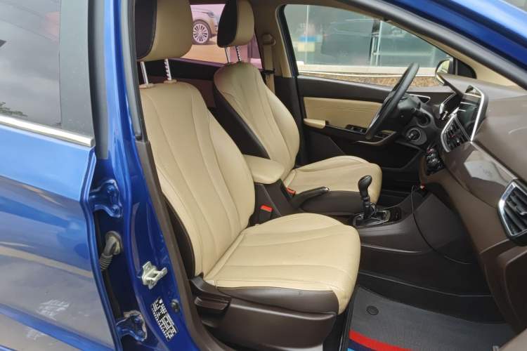 Used Baojun 310W 2017 1.5L Manual Fashion Model China V Right Front Seat