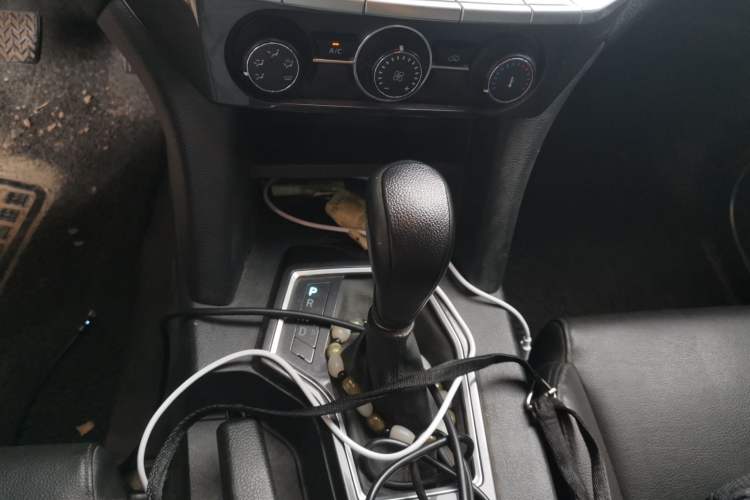 Used JMC Yuhu 5 2019 2.0T Classic Edition Diesel Automatic 2WD LX Long Wheelbase JX4D24A5L