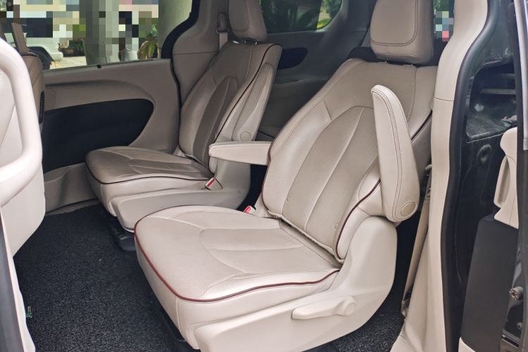 Used Chrysler Grand Voyager 2017 3.6L Premium Edition