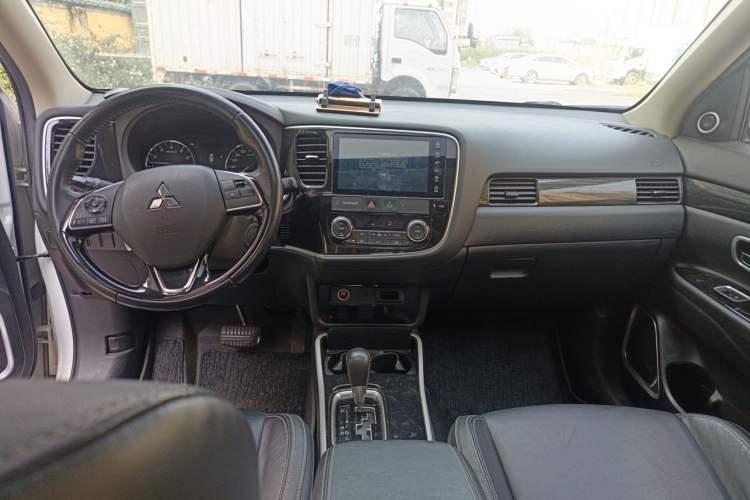 Used Mitsubishi Outlander 2020 2.0L Two-Wheel Drive Enjoyment Version 5 Seats
