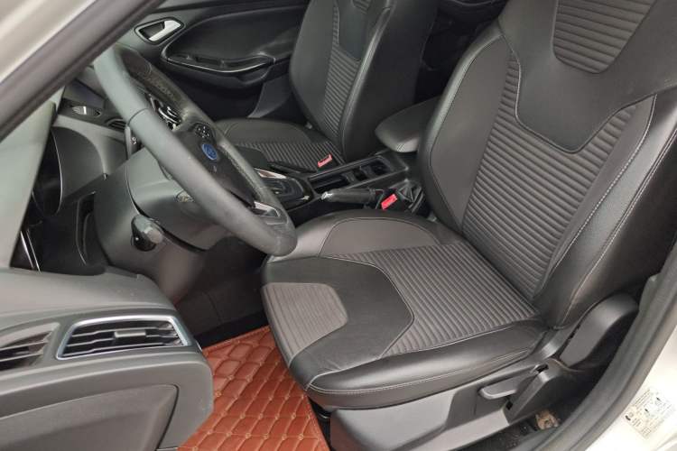 Used Ford Focus 2018 Sedan Classic 1.6L Automatic Trendy SmartDrive Edition Left Front Seat