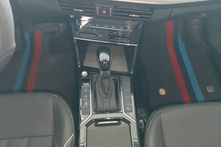 Used Volkswagen Passat 2024 330TSI Elite Edition Gear Lever