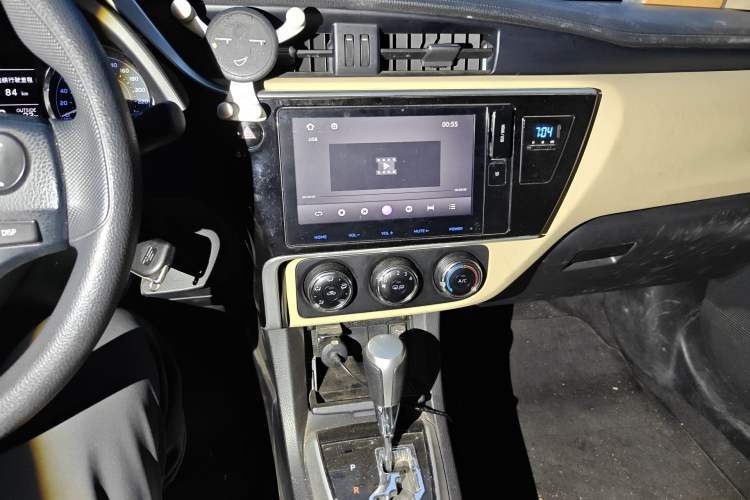 Used Toyota Corolla 2017 Revised Version 1.2T S-CVT GL-i Leather Edition Audio And AC Panel