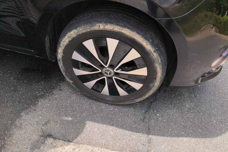 Used Mercedes-Benz Vito 2021 2.0T Elite Version 7 Seats Right Front Wheel Hub