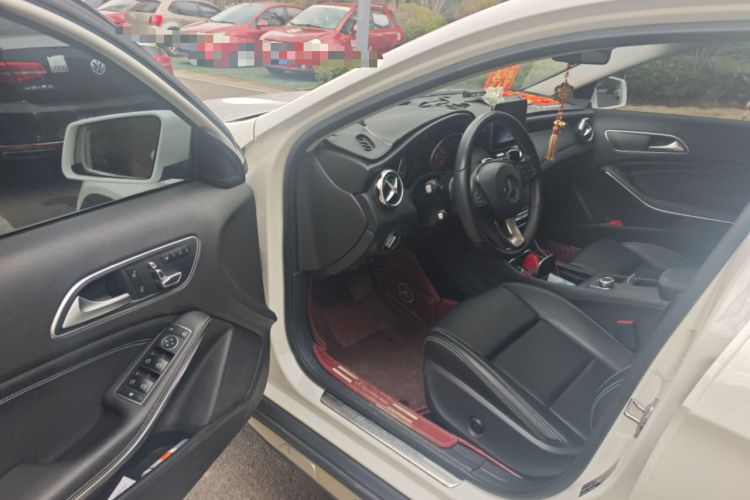 Used Mercedes-Benz GLA 2018 GLA 200 Sport Edition Driver Seat