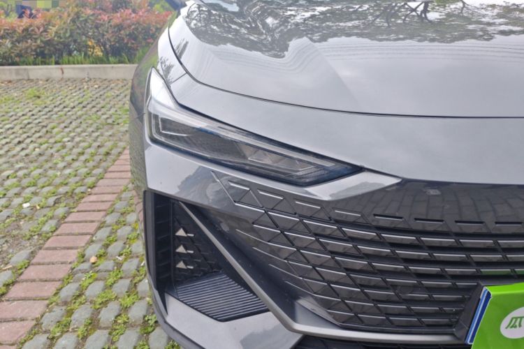 Used CHANGAN UNI-V 2022 1.5T Prestige Version Right Front Headlight