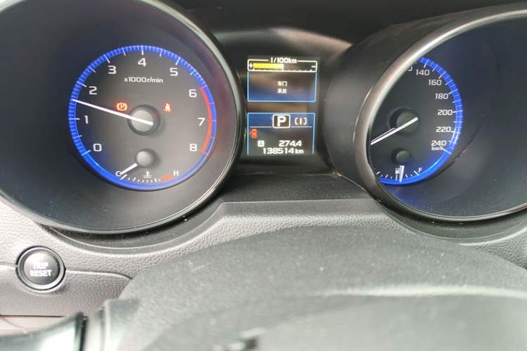 Used Subaru Outback 2015 2.5i Luxury Navigation Edition Odometer Close Up