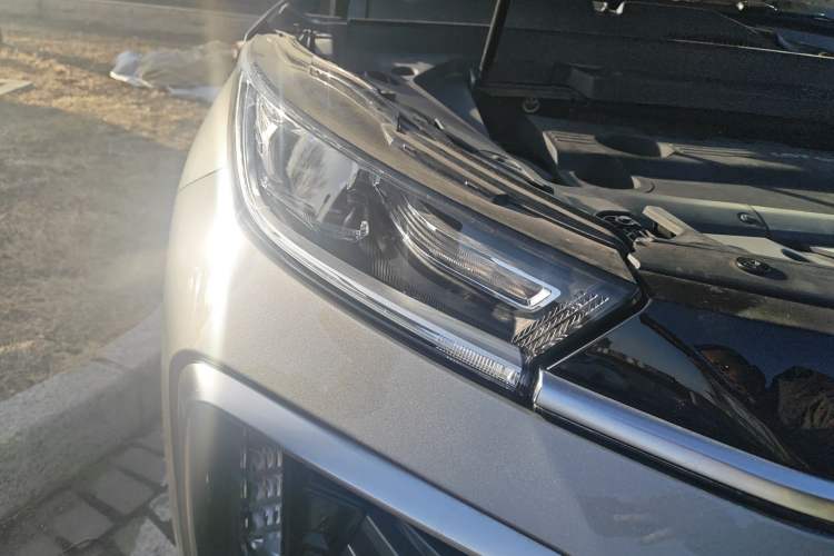 Used EXEED Lingyun 2024 300T Two-Wheel Drive Starlight Edition Right Front Headlight