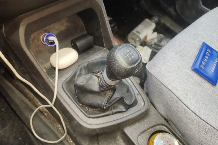 Used Wuling Hongguang V 2022 1.5L Jingqu Edition Electric-Assist LAR Gear Lever