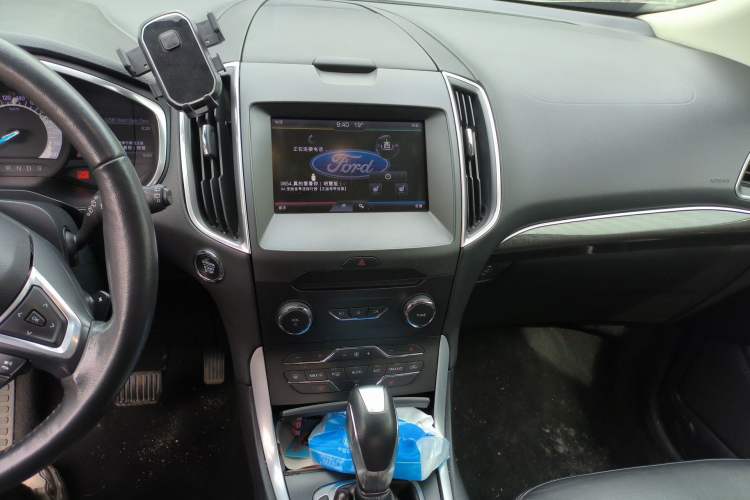 Used Ford Edge 2015 2.0T GTDi Two-Wheel-Drive High-Line Version