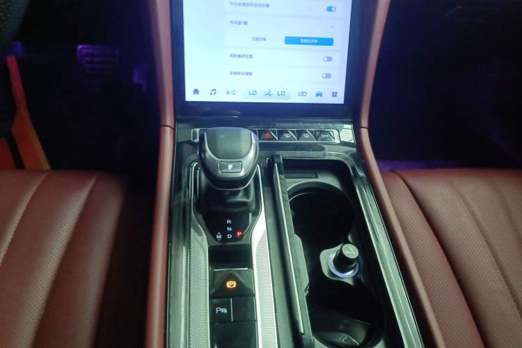 Used Hongqi H5 2024 1.5T DCT Smart Connect Flagship Edition Gear Lever