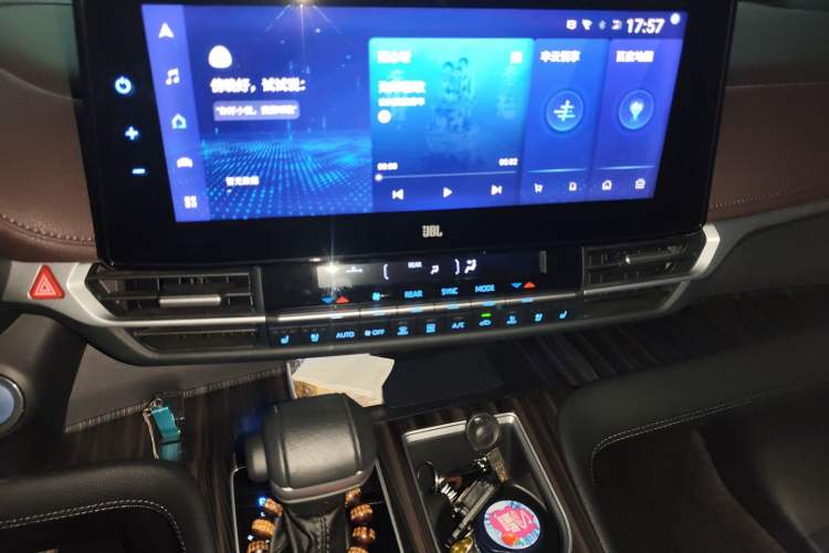 Used Toyota SIENNA 2021 2.5L Hybrid Platinum Edition Audio And AC Panel