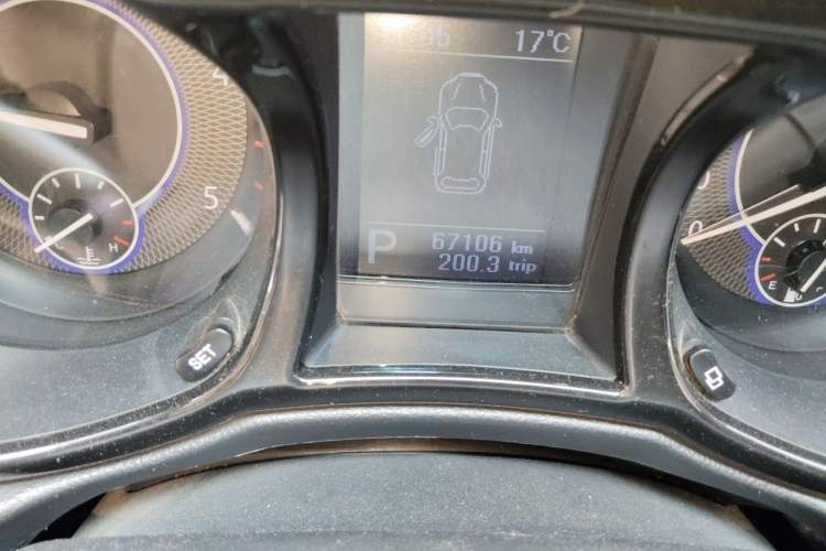 Used JMC Yusheng S350 2016 2.4T Automatic 2WD Diesel Luxury 5-Seater
