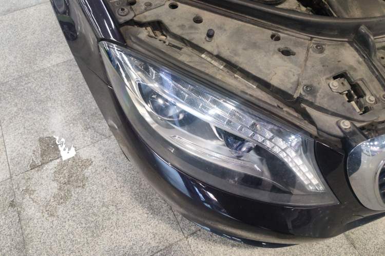 Used Mercedes-Benz S-Class 2014 S 400 L Prestige Edition Right Front Headlight