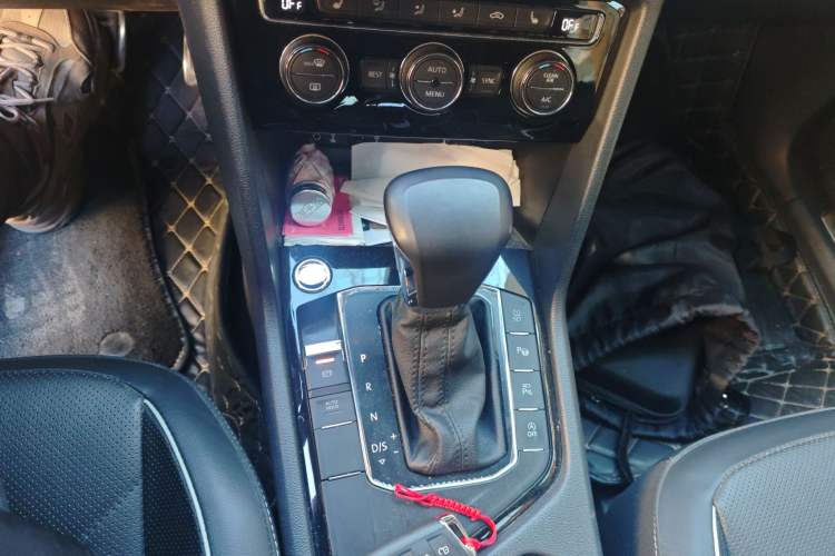 Used Volkswagen Tiguan L 2020 330TSI Automatic Two-Wheel Drive R-Line Flagship Version China VI Standard