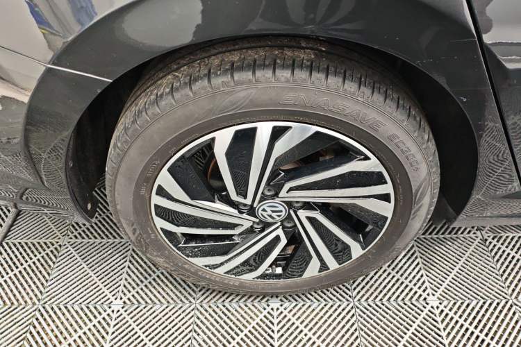 Used Volkswagen Sagitar 2020 280TSI DSG Luxury Version China VI Standard Right Rear Wheel Hub